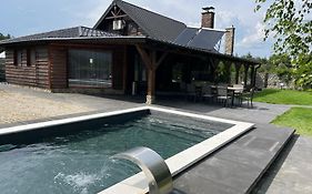 Dom Przy Lesie